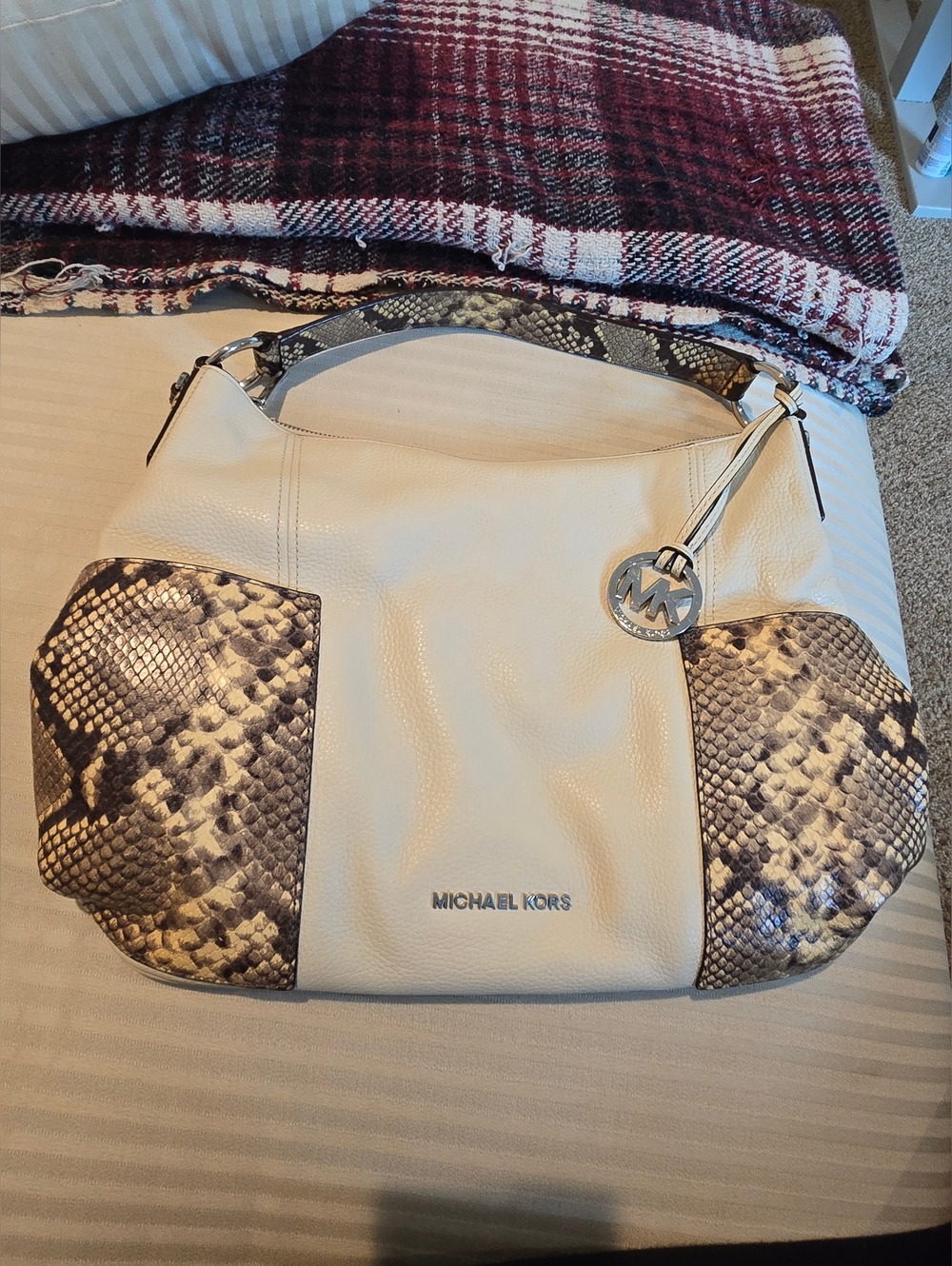 Michael Kors Cream Leather Shoulder Bag with Snake-Print Trim - Picture 3 of 7
